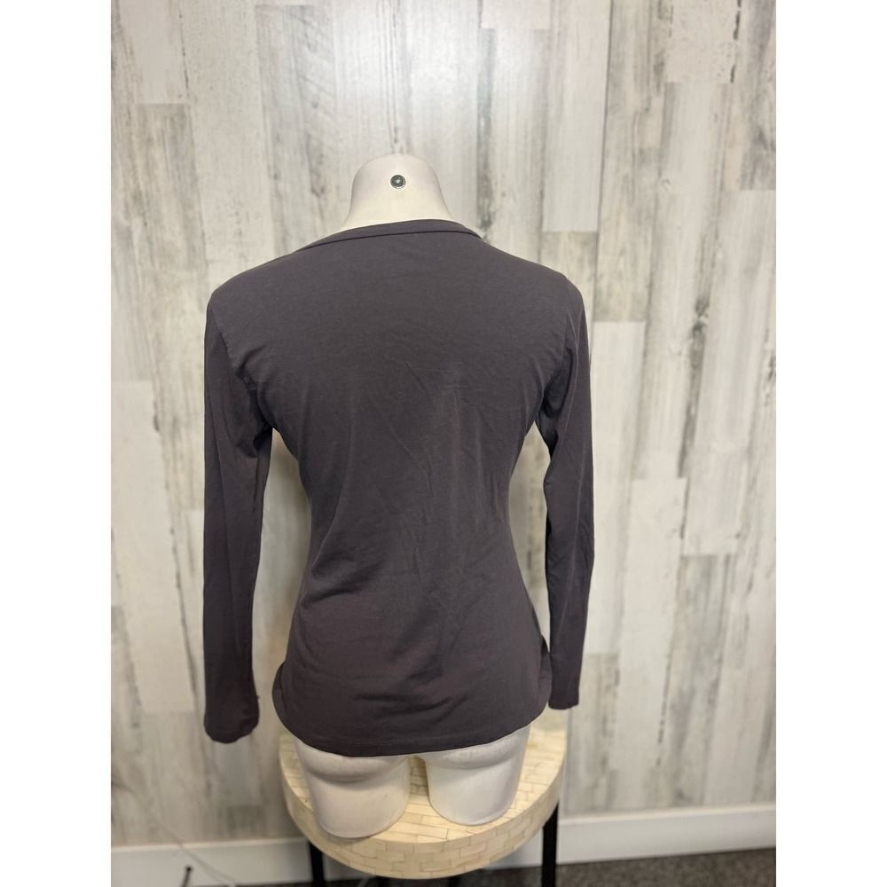 Gray top  - Picture 4 of 5